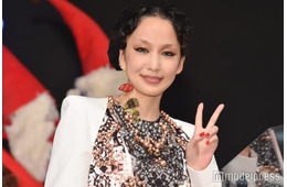 中島美嘉、ベッドでの自然体ショットに反響「すっぴん？」「ドキッとした」