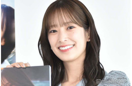 元日向坂46佐々木久美、ほっそり二の腕輝くノースリ私服披露「彼女感すごい」「肌が綺麗」と反響