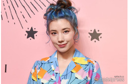 仲里依紗、ビキニ姿公開 シンガポールでナイトプール満喫「楽しそう」「絶景で凄い」の声