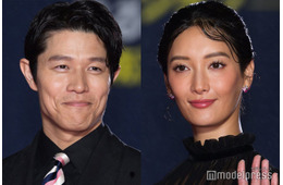 鈴木亮平＆菜々緒、抜群スタイル際立つ姿 海での写真に「眼福」「シンクロ率すごい」の声