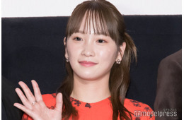 川栄李奈、子どもたちとディズニー満喫 美ウエストのぞくコーデに「可愛い」「スタイル良すぎ」の声