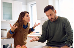 「理想の女性だと思ったのに」結婚したとたんモラハラ気質になった妻。義母とタッグを組んだ妻から支配を受ける日々に、僕は