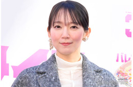 吉岡里帆、美ウエストのぞくデニムコーデ「抜群スタイル」「引き締まって」の声