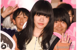 あいみょん、へそ出しルックで夏満喫「メイクも夏っぽくて可愛い」「センス抜群」と絶賛の声