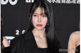 KARAギュリ、へそ出しコーデでほっそり美脚披露「何着ても似合う」「女神」の声