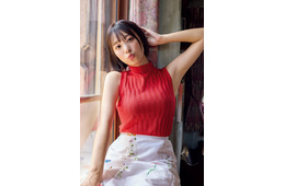 お天気キャスター・今井春花、ノースリーブニット姿でほっそり二の腕際立つ「週刊FLASH」初登場