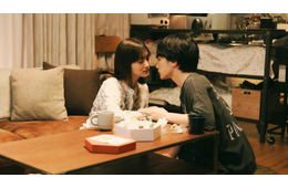 山下美月、芳村宗治郎とキス寸前「セフレと恋人の境界線」“曖昧な関係”映した予告・ポスター・場面写真解禁