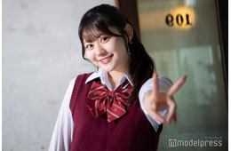 「今日好き」りんか、ミニスカブラックコーデから美脚スラリ 韓国ショットに「脚綺麗すぎ」「コーデオシャレ」の声