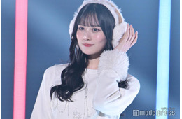 CANDY TUNE立花琴未、デニムミニスカから美脚輝く 耳当てがキュート【TGC2025A/W】