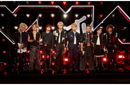 ONE OR EIGHT、全米音楽授賞式「VMA」レッドカーペットに“学ラン”姿で登場 日本人グループ初の快挙