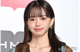山本舞香、“9年前の映画共演以来”人気男性グループメンバーと再会「素敵なご縁」「懐かしい2人」の声