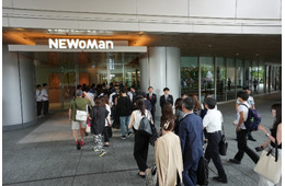 ニュウマン高輪が本格開業、約2,500人が行列 多彩な177店舗がオープンへ