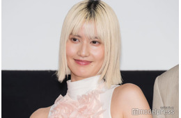 橋本愛、ショーパンから圧巻美脚スラリ 純白コーデに「まさに天使」「絵になる」の声