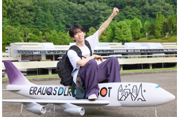“年齢非公表”超特急リョウガ、3●歳記念「写真“集”」型トレカ決定 ワクワク感溢れた収録カット解禁【RYOGA THE CARD 〜Eternal Moment〜】