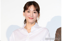 綾瀬はるか、レザーコーデで美脚披露「美しさの塊」「スタイル良すぎ」反響殺到