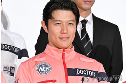 鈴木亮平「TOKYO MER」初衣装合わせショット公開「感慨深い」「初々しい」の声