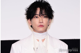 佐藤健、人気俳優との親密ショットに反響「公開イチャイチャ尊い」「一緒にご飯食べに行ったの？」