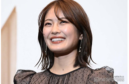 元乃木坂46清宮レイ、セーラー服姿で美脚披露「透明感すごい」「似合いすぎ」