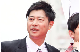 パンサー尾形、7歳娘と枕元で密着「パパさん嬉しそう」「2人とも楽しそう」と反響