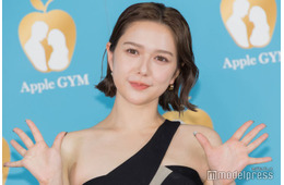 村重杏奈、大胆スリットから美脚見せ「大人っぽい」「魅力的」の声