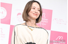 鈴木亜美、自宅での長男との2ショット公開「仲良しで微笑ましい」「プライベート感満載」