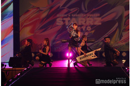 CiON、生演奏で迫力満点のパフォーマンス セクシー＆可愛い魅力も放つ【STARRZ TOKYO 2025】