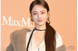 谷まりあ、肌見せトップス着こなす“仕事帰り”ショット公開「色っぽい」「美しい女神」の声