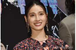 土屋太鳳、タンクトップ姿で美肌際立つ「綺麗」「横顔美人」の声