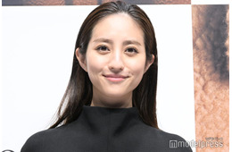 堀田茜、へそ出しトップスで美ウエスト強調「スタイル神」「セクシー」と絶賛