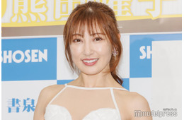 熊田曜子、際どいミニスカ姿に反響「セクシーすぎる」「魅力的」