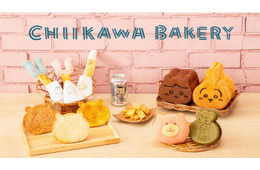 ちいかわベーカリーで1周年企画 討伐棒や報酬袋がパンに！新作グッズやドリンクスタンドも限定登場