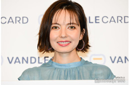 ベッキー、水着透けるバックショットに「色っぽい」「大人の休日」の声