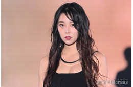 白間美瑠、ミニ丈コーデで美脚全開「お人形さんみたい」「スタイル良すぎ」の声