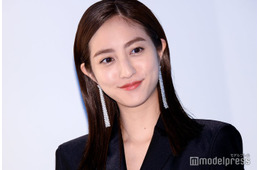 堀田茜、“お腹チラリ”の秋コーデ披露「かっこいい」「スタイル抜群」と反響