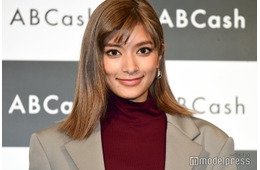 ローラ、ヘソ出しタンクトップ姿での米収穫ショット公開「農作業のイメージ変わる」「かっこいい」の声