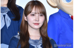 元日向坂46加藤史帆、お腹見せディズニーショット公開 “一緒に写った人物”にも注目集まる「気になる」「情報量多い」