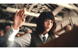 のん主演「MISS KING / ミス・キング」怒とうの“反撃編”開幕 龍也（森愁斗）＆由奈（鳴海唯）の大胆ハグシーンに「激メロすぎ」と反響