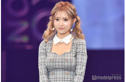 ギャルママモデル聖菜“超ミニ”で美脚大胆披露「細くて長い」「セクシー」の声