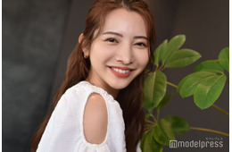 「バチェロレッテ2」尾崎美紀“交際1年”恋人との幸せショット公開「お似合い」「美男美女」の声