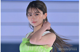 水戸由菜(みとゆな)、美ウエスト際立つへそ出しコーデ公開「オーラ全開」「大人っぽい」と反響
