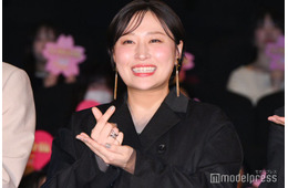 丸山礼、顔面青塗りミャクミャクコスプレが話題「完成度高すぎ」「破壊力すごい」と反響