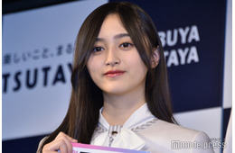 乃木坂46井上和「チェンソーマン」レゼのコスプレで抜群スタイル披露「美脚すぎる」「再現度高い」の声