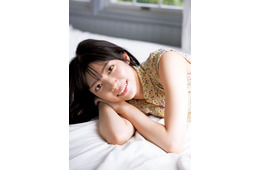 櫻坂46四期生・佐藤愛桜「ヤンジャン」で初グラビア披露 透明感輝く笑顔にドキッ