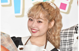 peco、ショーパン着用公園コーデ「爽やか」「リラックススタイル素敵」の声