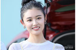 古畑星夏、ミニスカゴルフウェア姿で美脚披露「スタイルが神」「脚長すぎ」の声