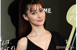 ダレノガレ明美、ショーパン×黒タイツで美脚スラリ「圧巻スタイル」「オーラすごい」と反響