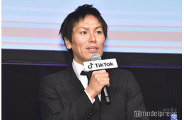 狩野英孝、ハロウィンの“スタバ”コスプレに反響相次ぐ「再現度高すぎ」「センス溢れてる」