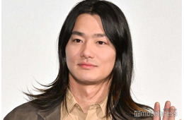 野村周平、黒ギャル×ミニ丈制服姿のコスプレ姿にファン衝撃「美脚すぎる」「誰かと思った」