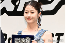 松本若菜「ベストジーニスト」授賞式に変形ドレスまとい登場 Snow Man目黒蓮からの絶賛に「ありがとねめめくん」【ベストジーニスト2025】