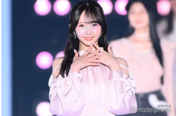 ≠ME谷崎早耶、ミニ丈×ロングブーツから美脚チラリ「可愛すぎて罪」「脚綺麗」の声